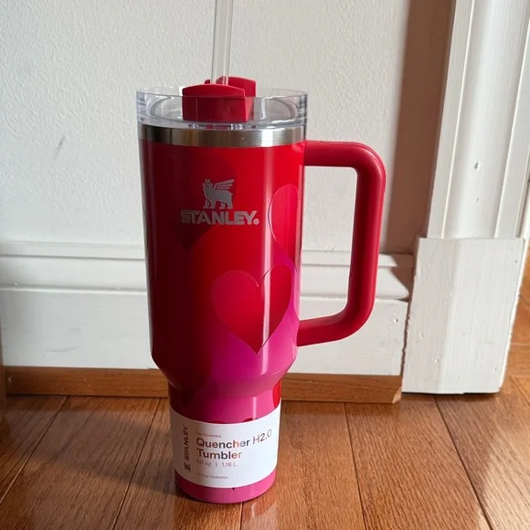NWT Stanley 2026 Target Valentine’s Heart Red Gradient 40oz Tumbler - Picture 3 of 7